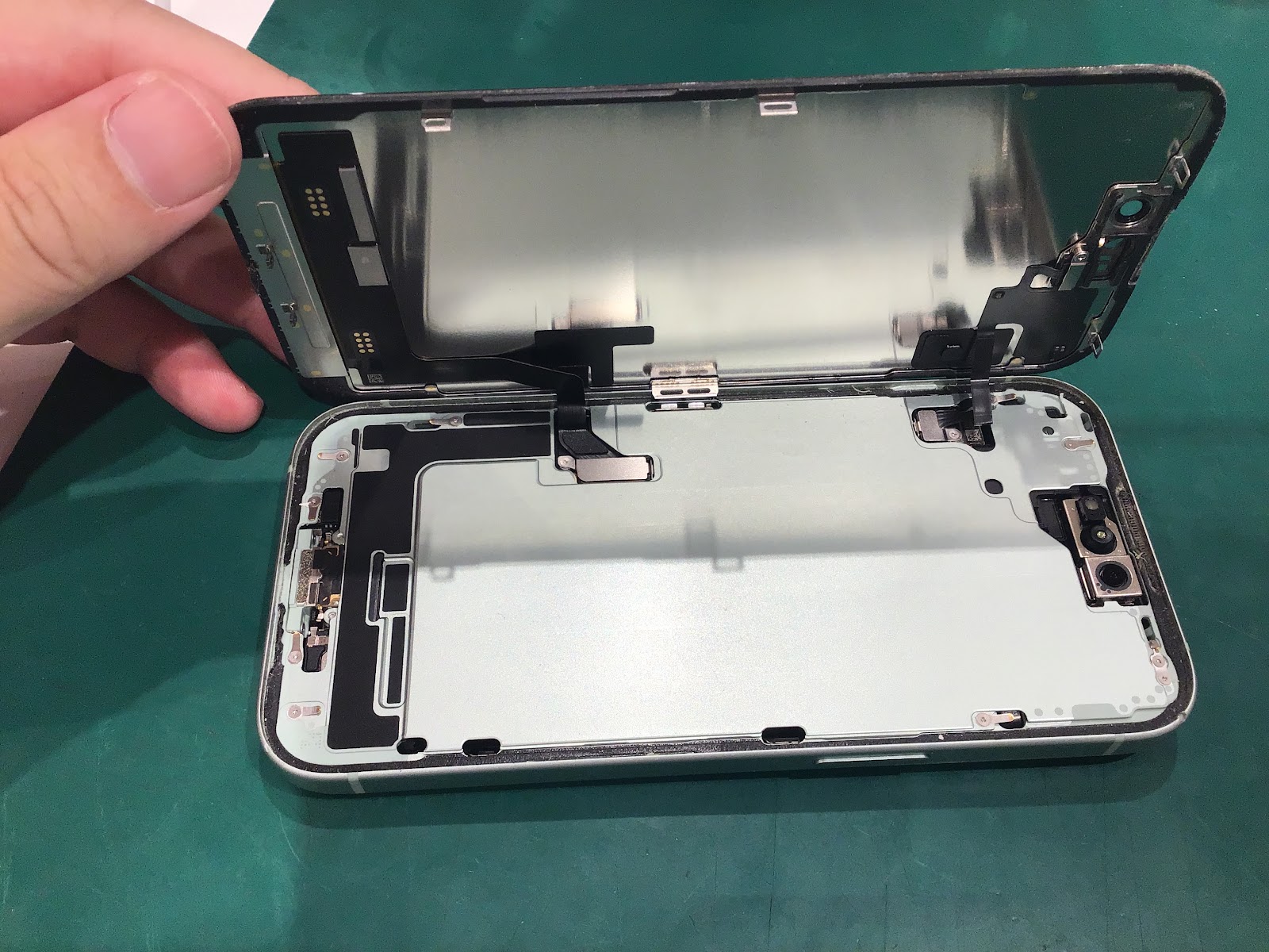 iPhone15の画面交換を承りました！【スマホ修理工房丸井錦糸町店】